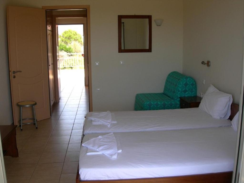 Asfodelos Apartment Hotel Каковатос Екстериор снимка